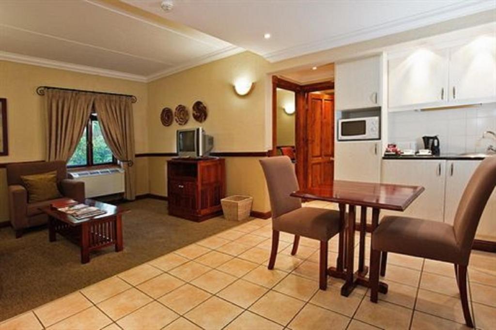 Peermont Mondior Hotel Gaborone Esterno foto