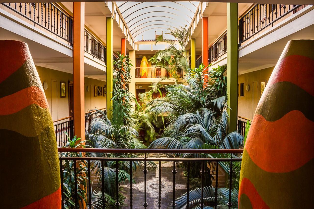 Peermont Mondior Hotel Gaborone Esterno foto