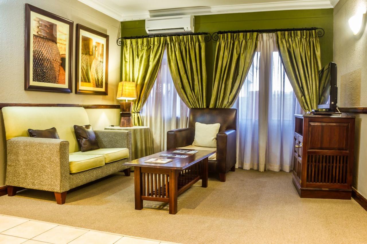 Peermont Mondior Hotel Gaborone Esterno foto