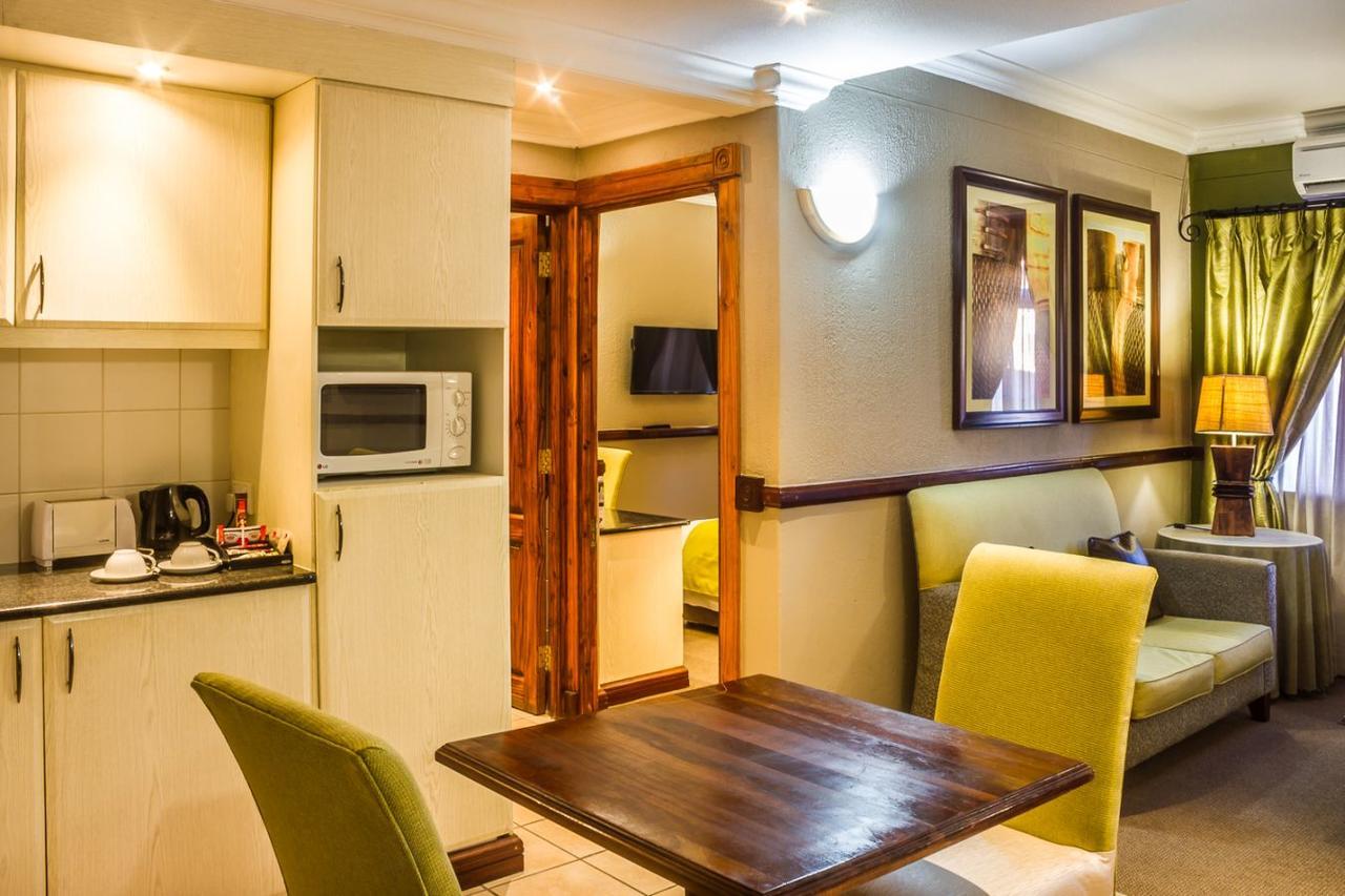 Peermont Mondior Hotel Gaborone Esterno foto