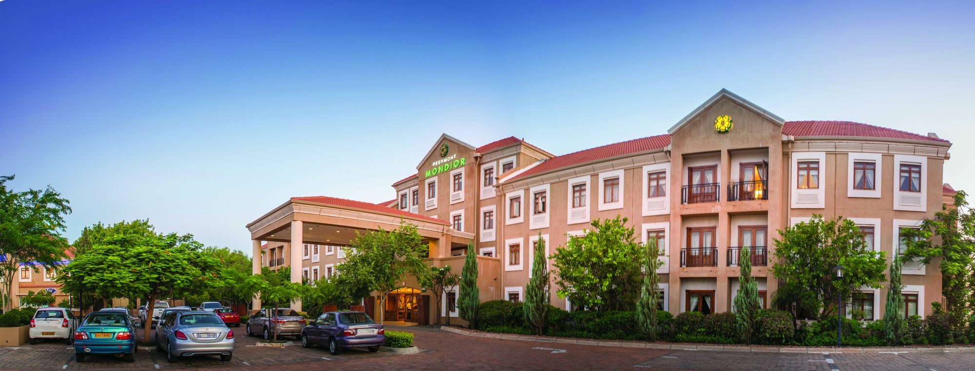 Peermont Mondior Hotel Gaborone Esterno foto